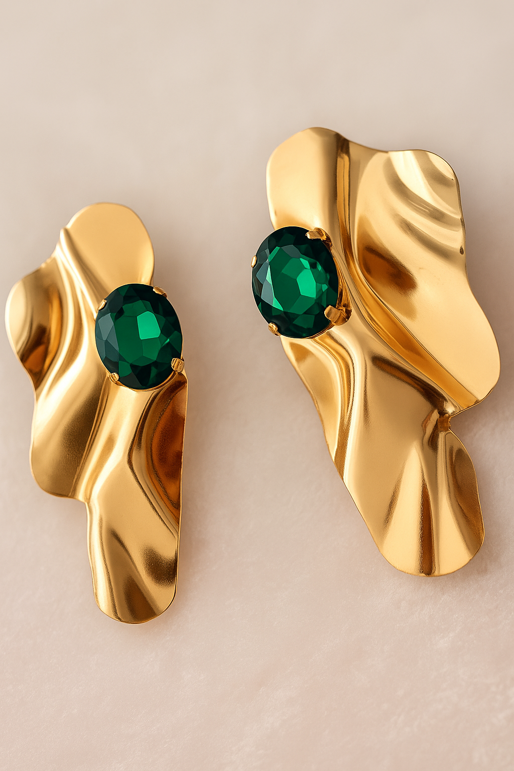 Emerald Empress – Abstract Wave Earrings with Green Stone