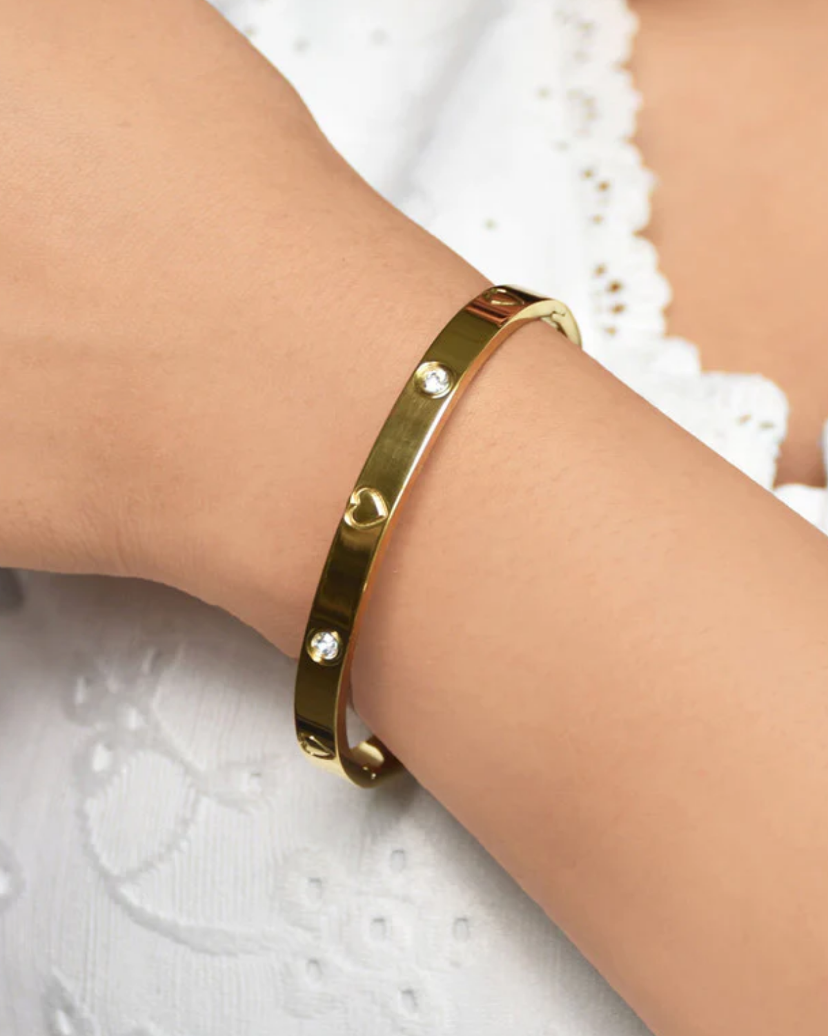 Dreambound – Gold Plated CZ Heart Bangle