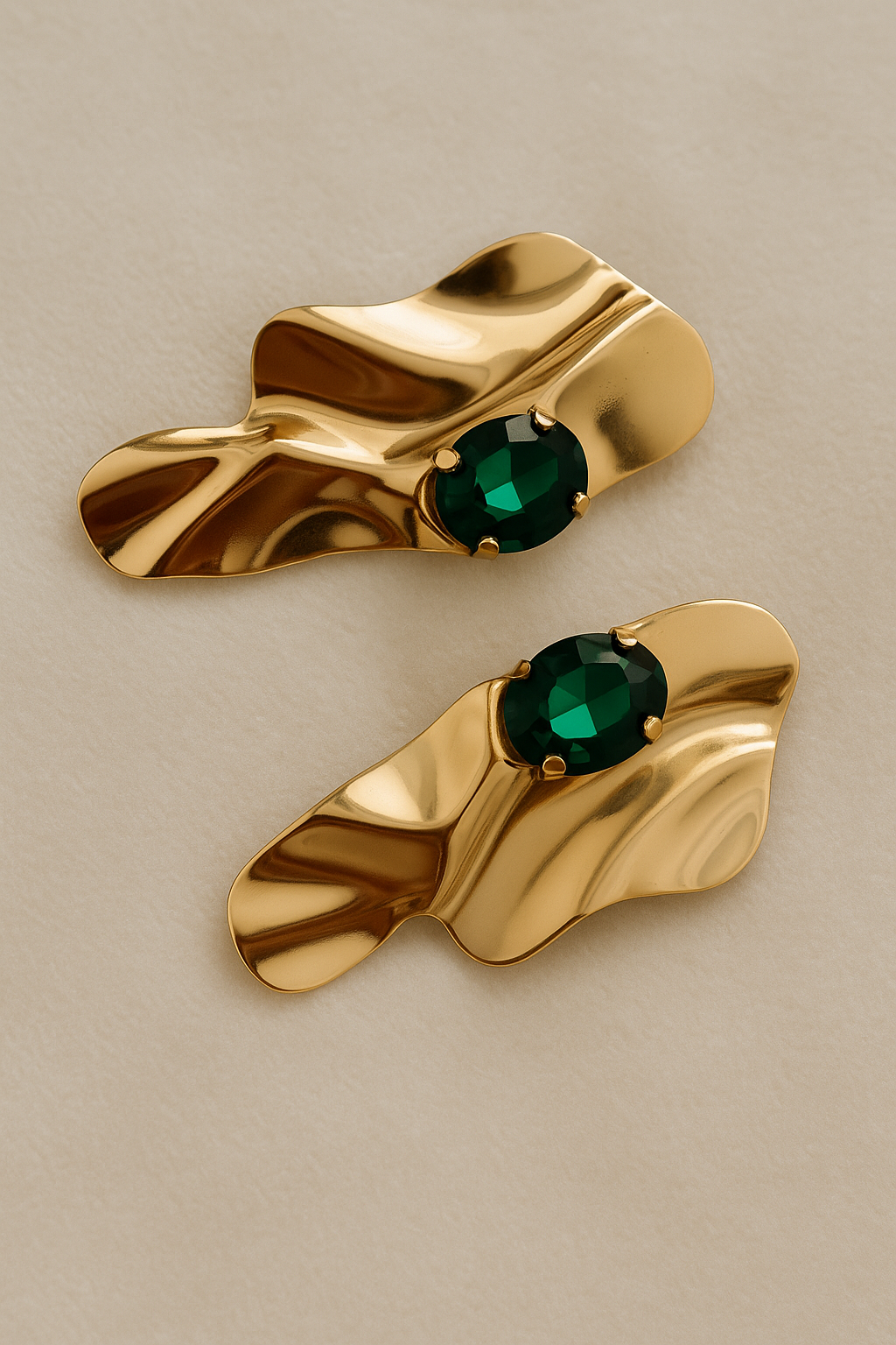Emerald Empress – Abstract Wave Earrings with Green Stone