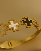 Luxe Clover - An Emblem of Grace Bangle